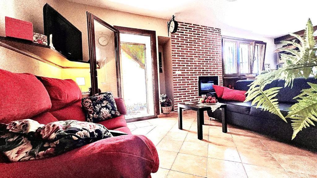 Casa Rural "Hazanas" Adanero エクステリア 写真